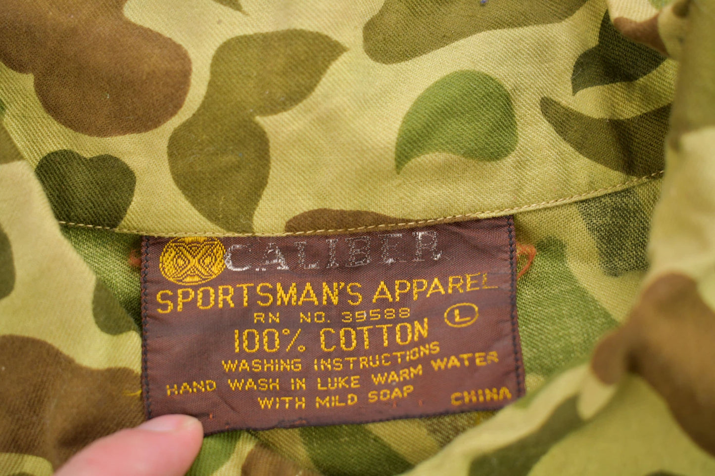 Vintage 1970s Caliber Duck Camo Button Up Shirt Men's Large from propervintagecanada