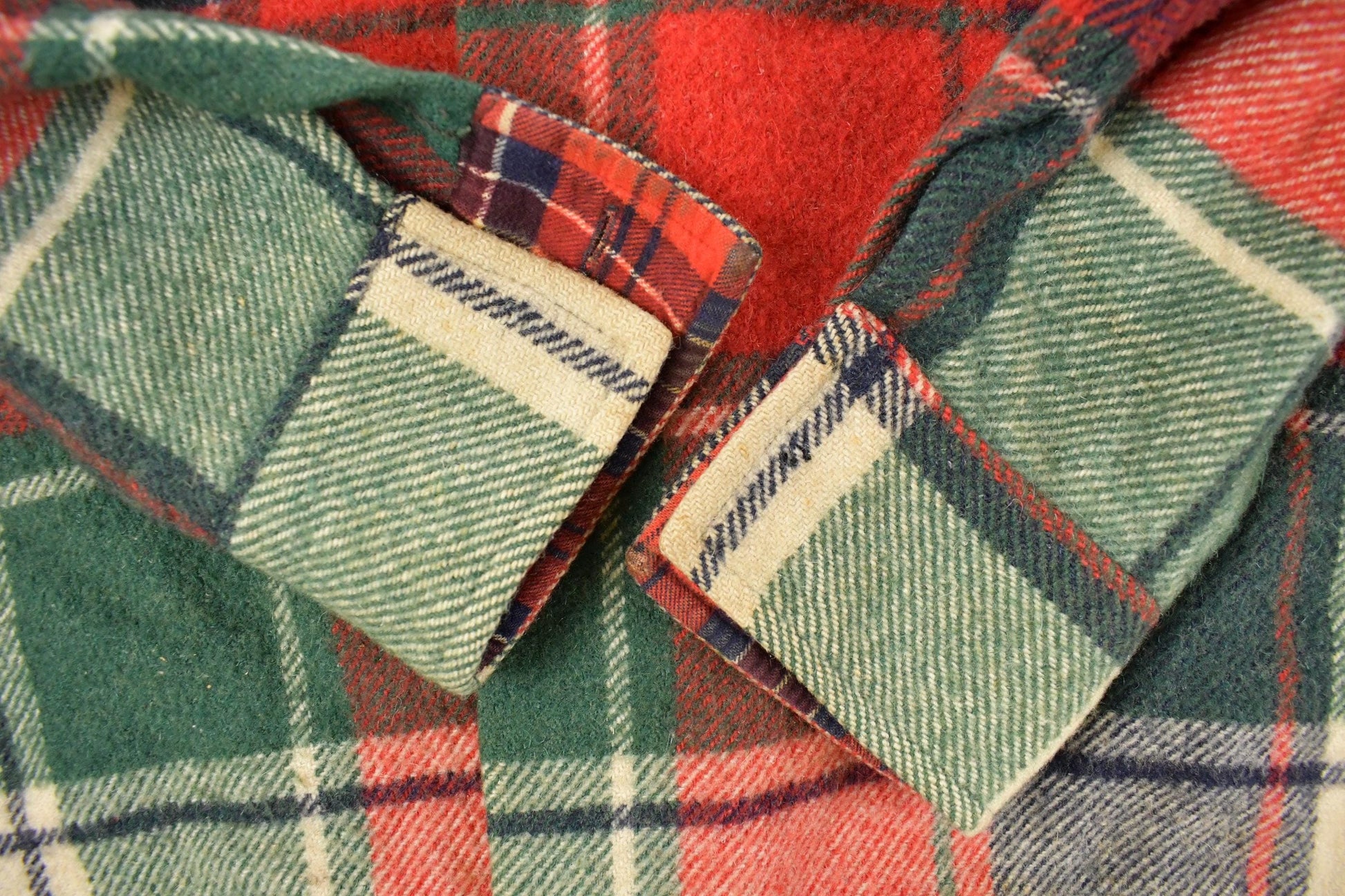 Vintage 1970s Cockatoo Wool Flannel Shirt Men's Medium from propervintagecanada