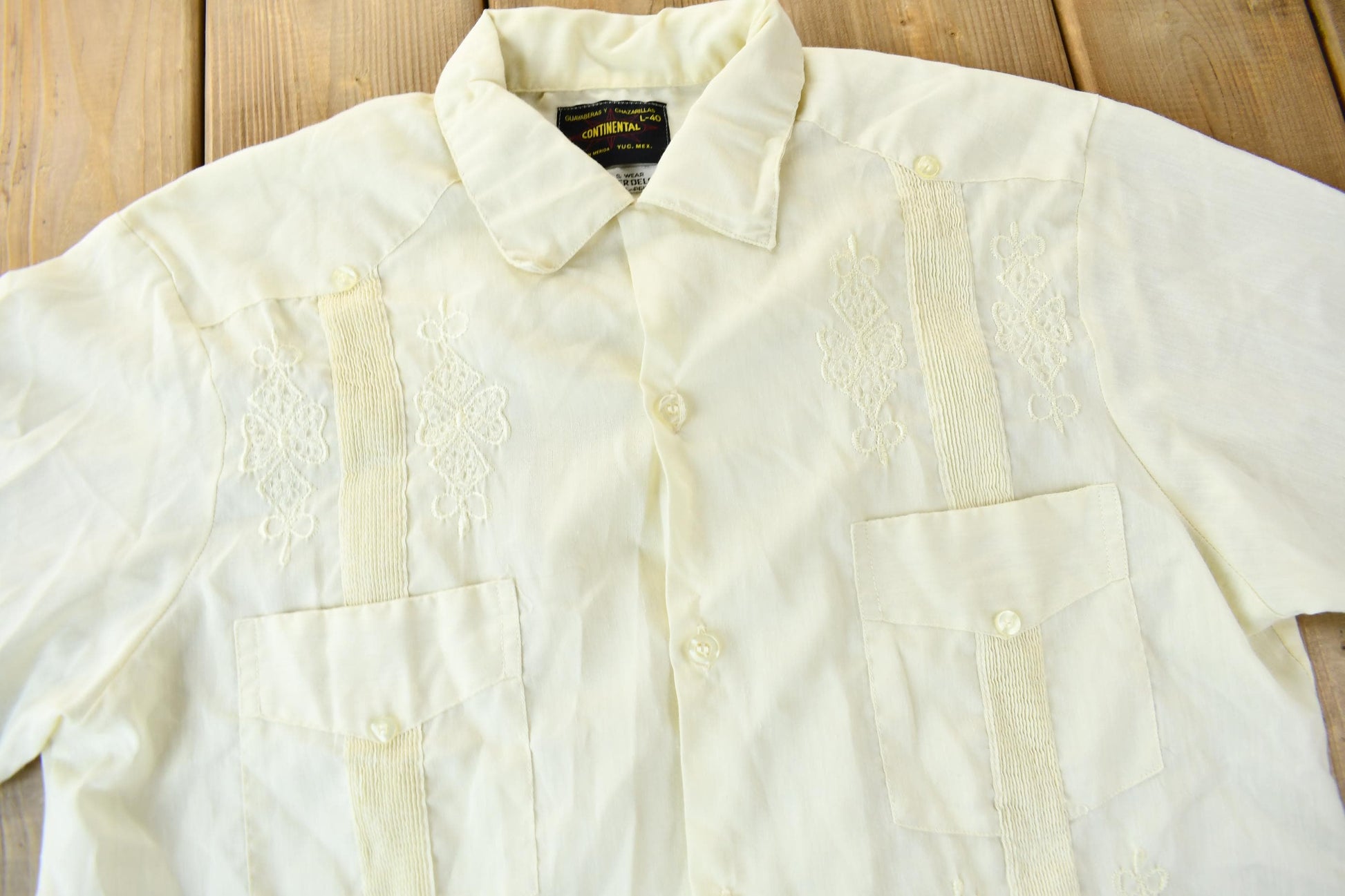 Vintage 1970s Continental Guayaberas Y Chazarillas Button Up Shirt / 1970s Button Up / Vintage Flannel / Size L / True Vintage from propervintagecanada