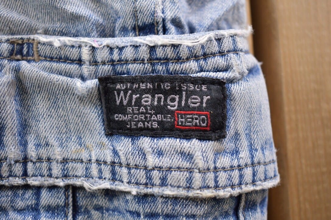 Vintage 1970s Distressed Wrangler Denim Jeans Men's 34 x 30 from propervintagecanada