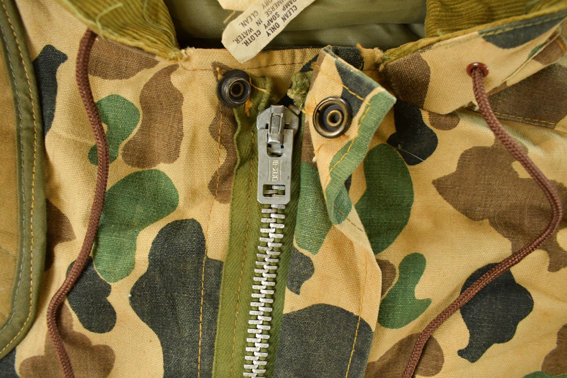 Vintage 1970s Duck Camo Canvas Hunting Jacket Men's XL from propervintagecanada