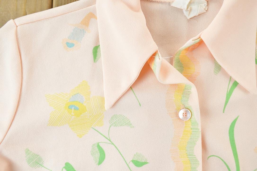 Vintage 1970s Floral AOP Button Up Shirt Men's Small from propervintagecanada