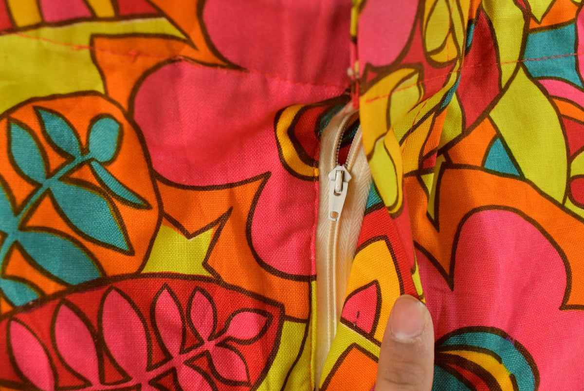 Vintage 1970s Floral Bell Bottom Pants Women's M from propervintagecanada