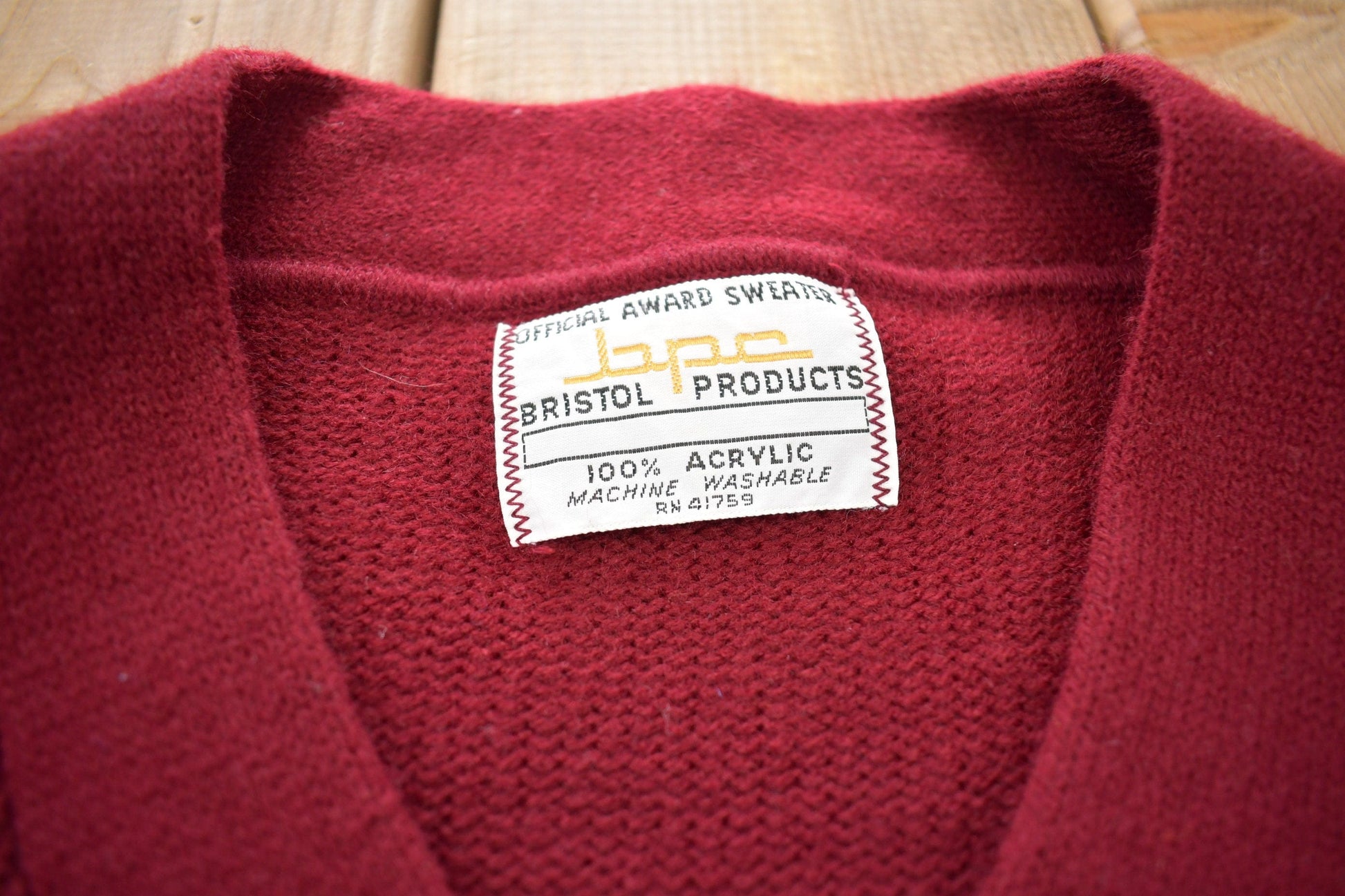 Vintage 1970s Lakers Football Knitted V-Neck Sweater Men's M from propervintagecanada
