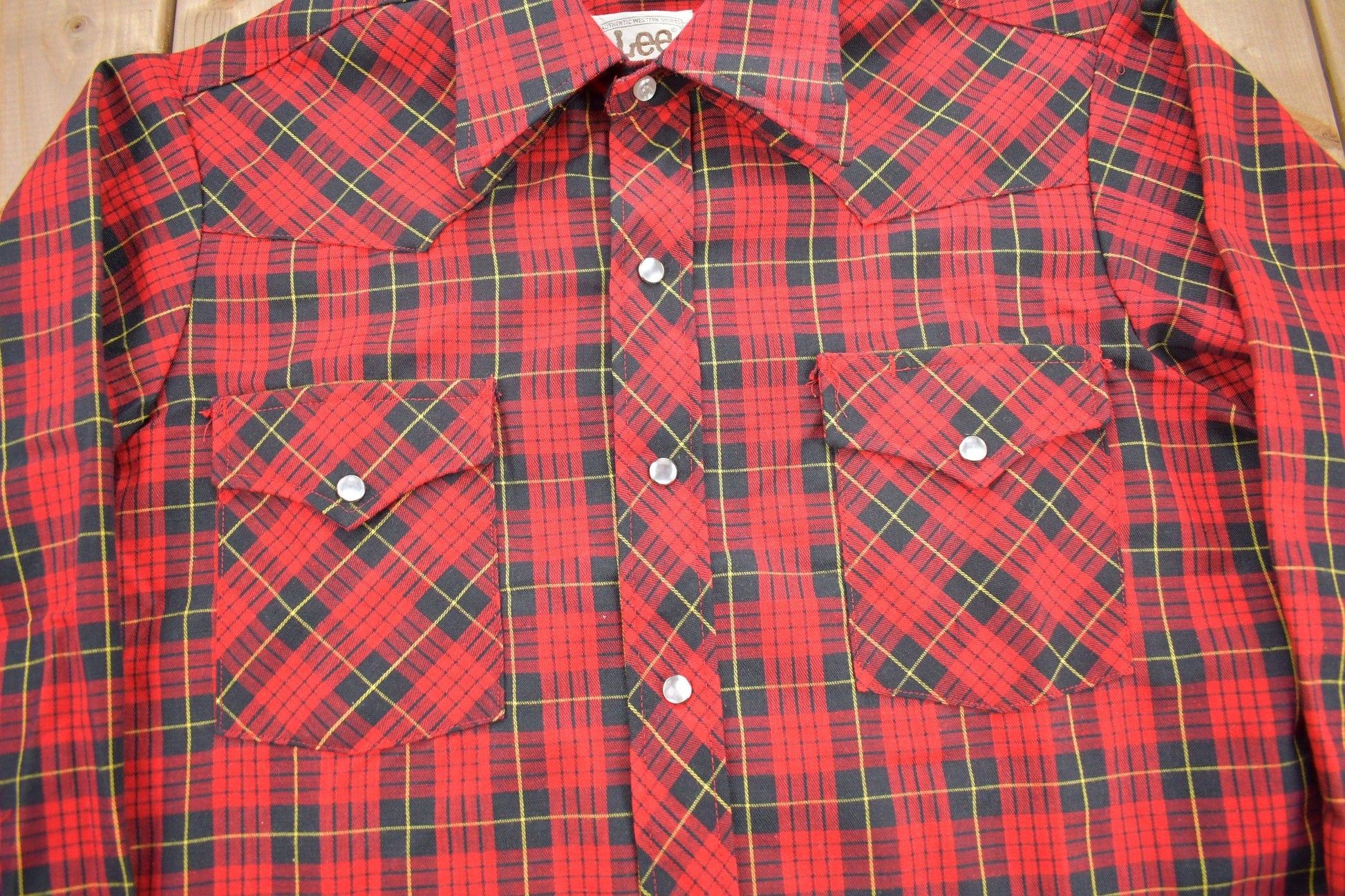 Vintage 1970s Lee Western Style Snap Button Flannel / True Vintage / Western Shirts / Made in USA / Cowboy Shirt / X Long Tails from propervintagecanada