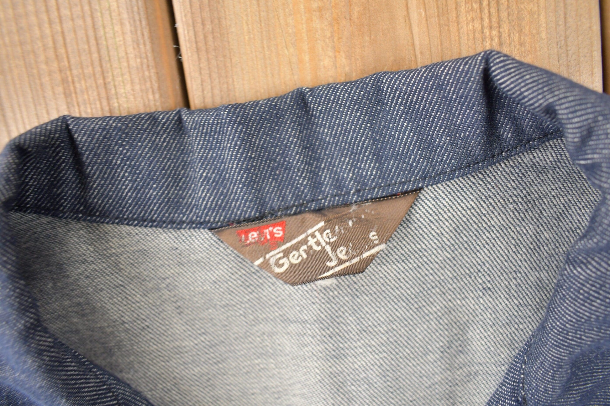 Vintage 1970s Levi's Gentlemans Jeans Western Style Pearl Snap Button Up Shirt Made in USA Men's XL from propervintagecanada