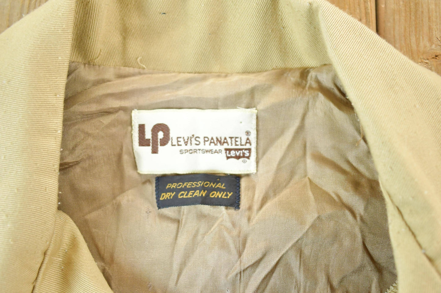 Vintage 1970s Levis Panatela Button Up Shirt Mens XL from propervintagecanada