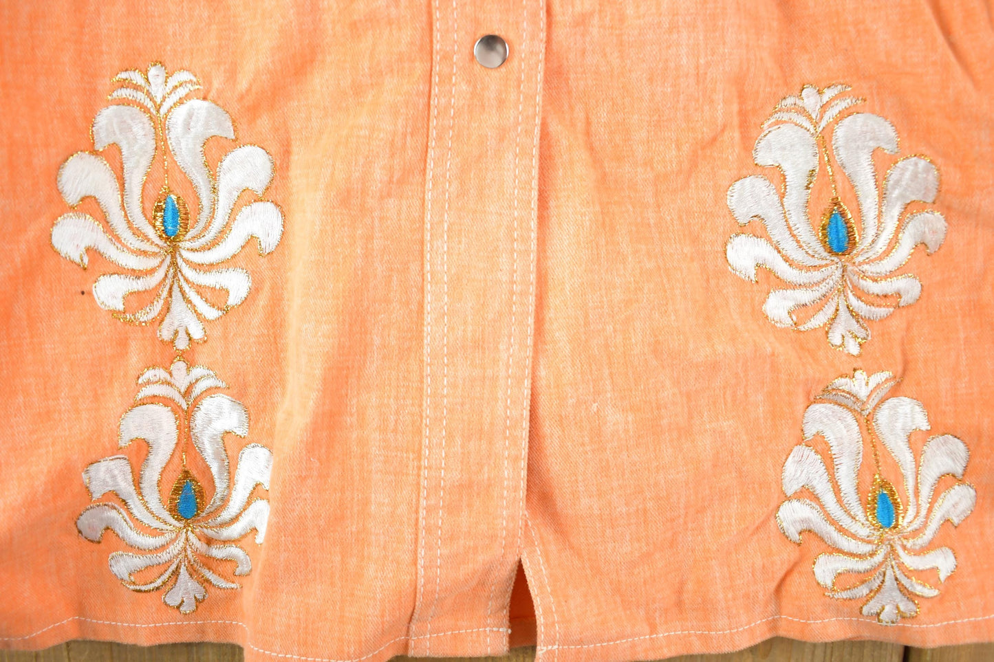 Vintage 1970s Maximum Floral Embroidered Button Up Shirt Womens M from propervintagecanada