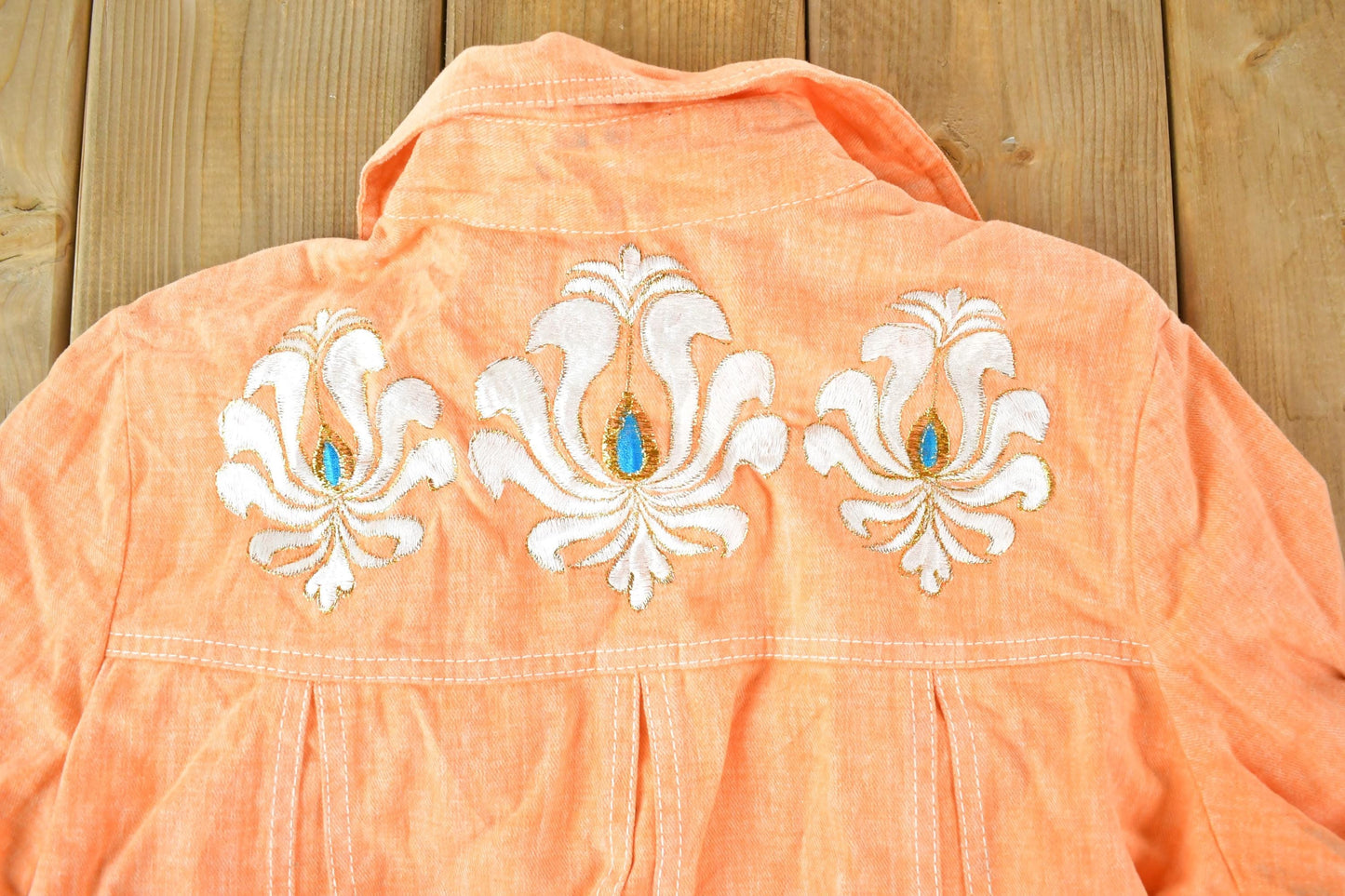 Vintage 1970s Maximum Floral Embroidered Button Up Shirt Womens M from propervintagecanada