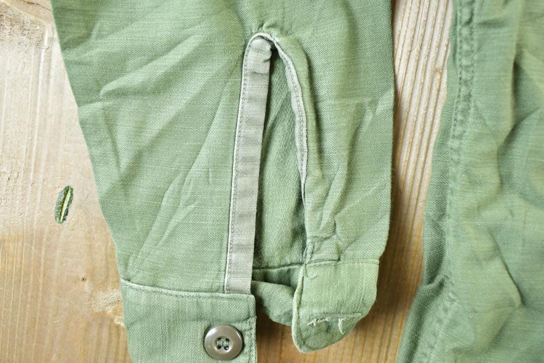 Vintage 1970s Military Button Up Shirt Mens L from propervintagecanada