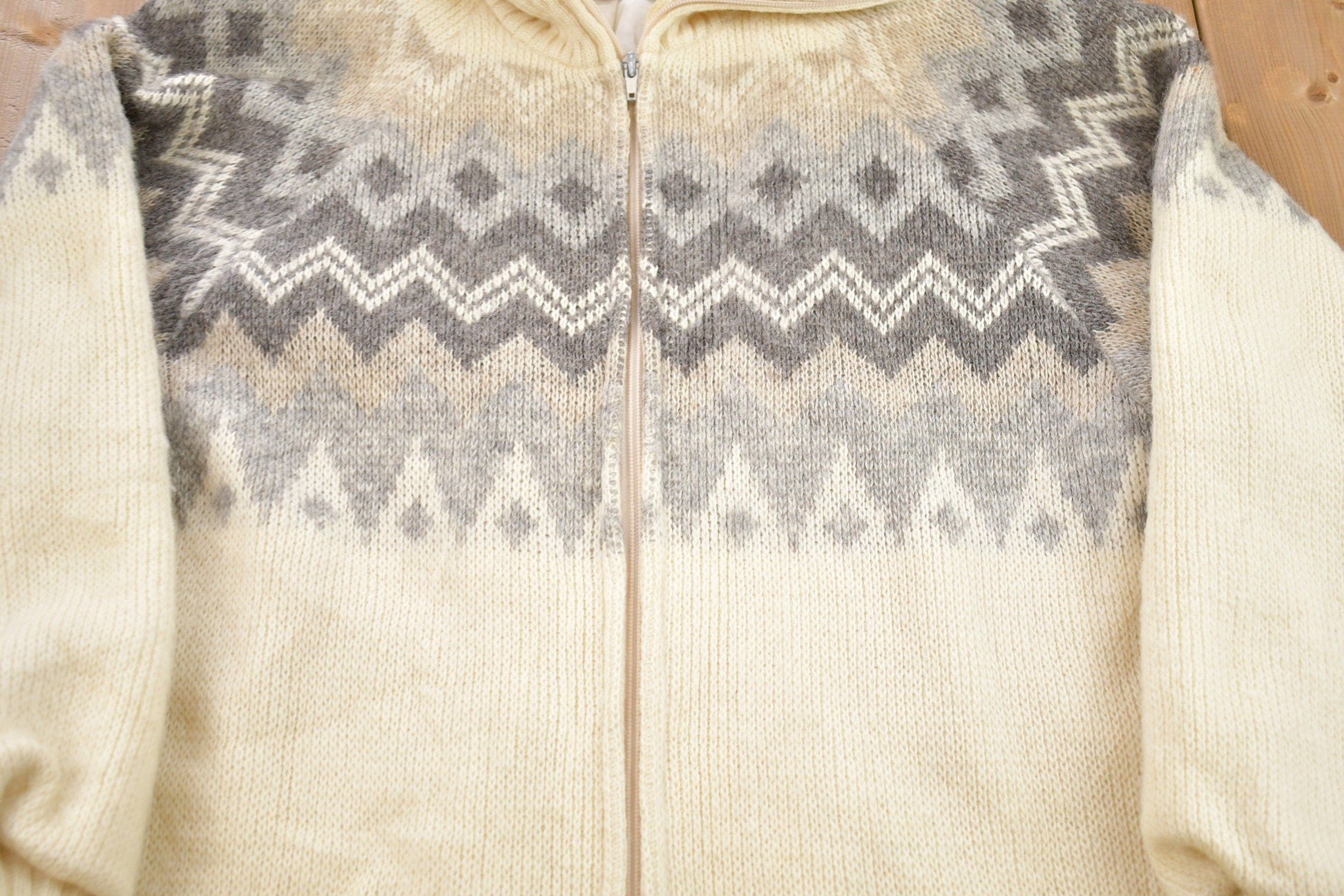 Vintage 1970s Nordic Wool Full Zip Knit Sweater Women's L from propervintagecanada