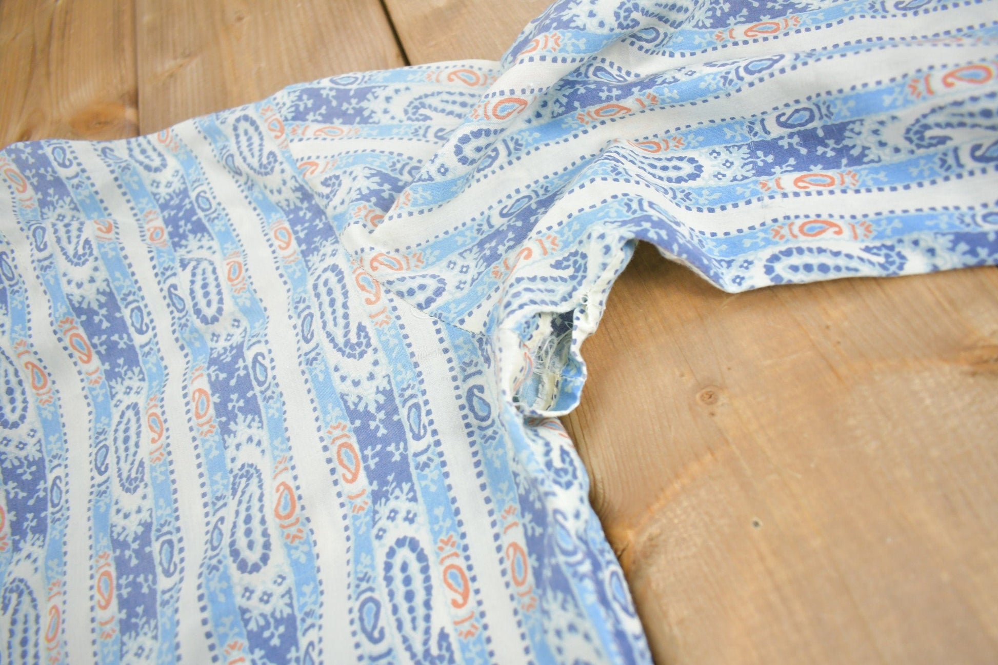 Vintage 1970s Paisley Theme Button Up ShirtMen's Medium from propervintagecanada