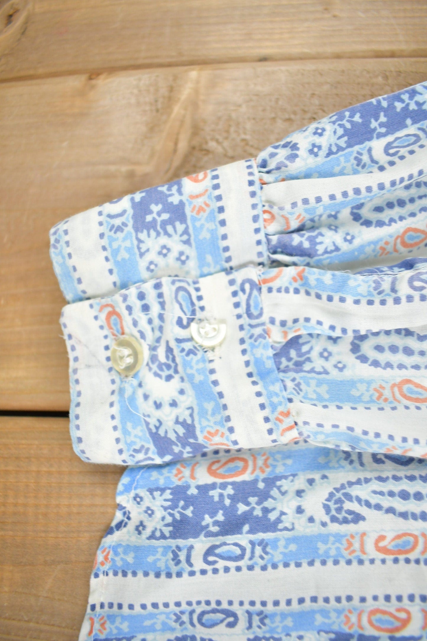 Vintage 1970s Paisley Theme Button Up ShirtMen's Medium from propervintagecanada