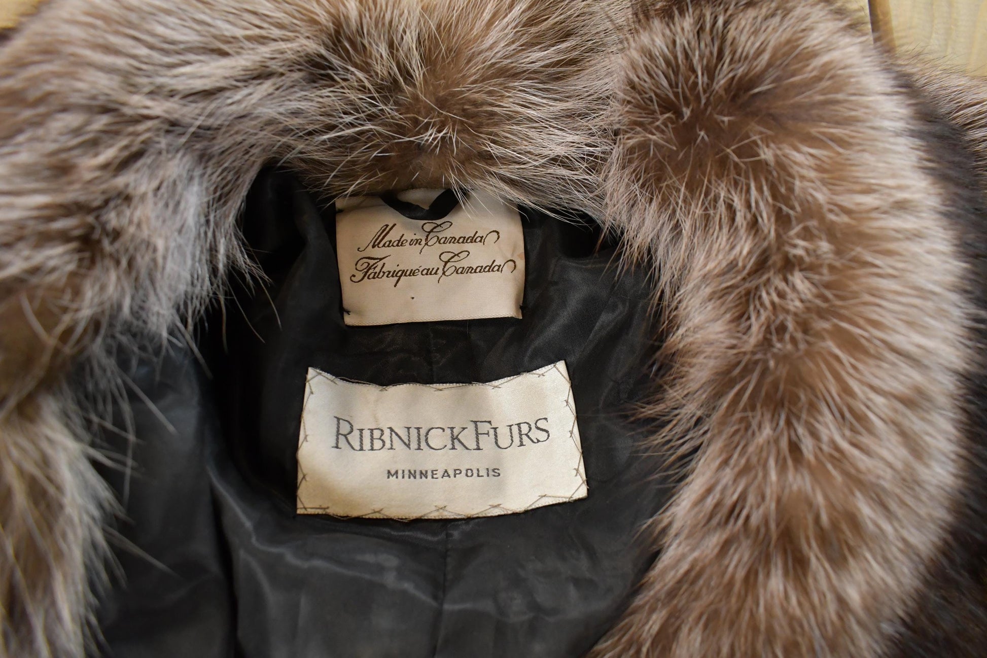 Vintage 1970s Ribneck Furs Fox Fur Coat Men's XL from propervintagecanada