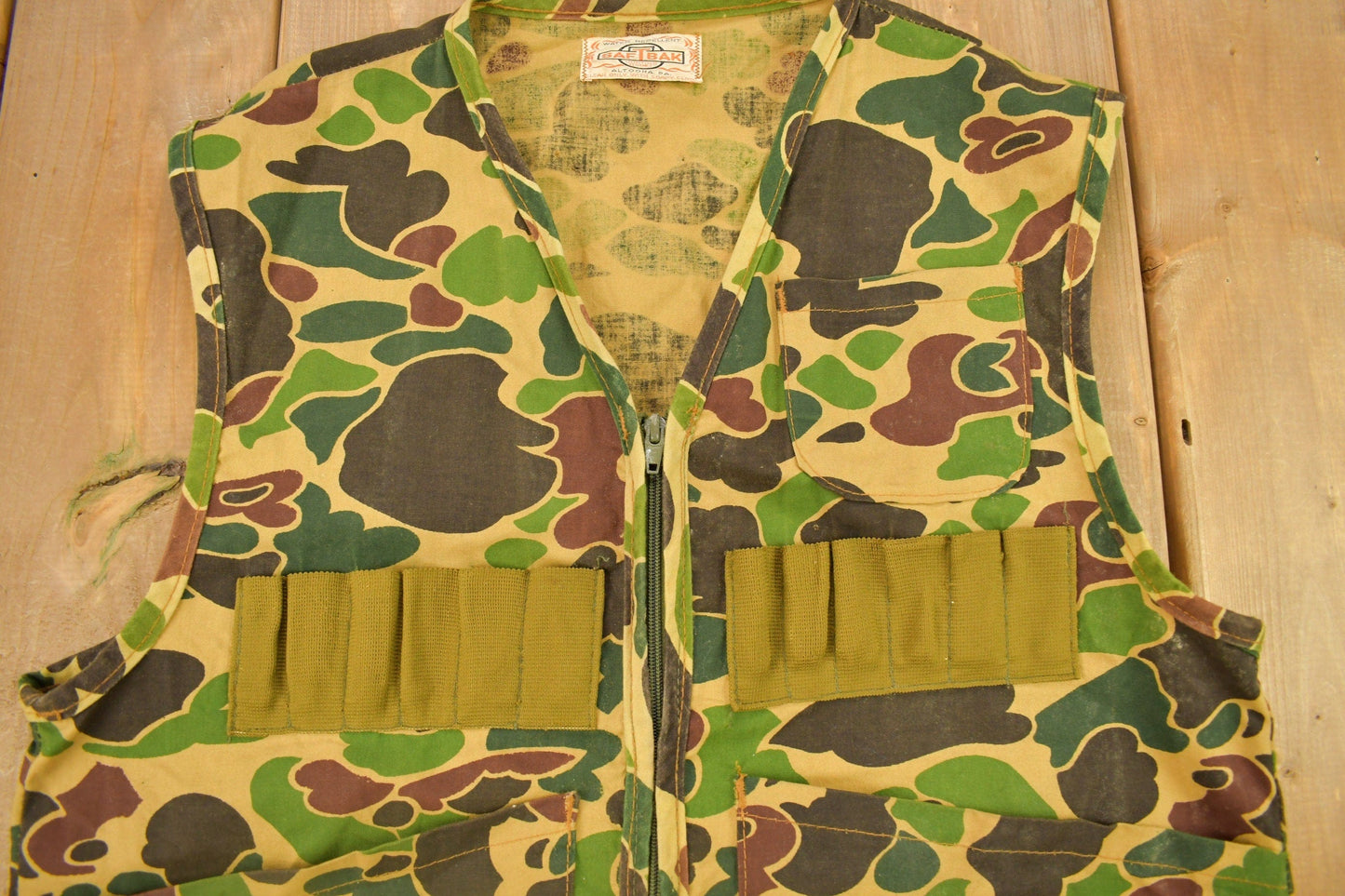 Vintage 1970s Saf T Bak Camo Hunting Vest Men's Medium from propervintagecanada