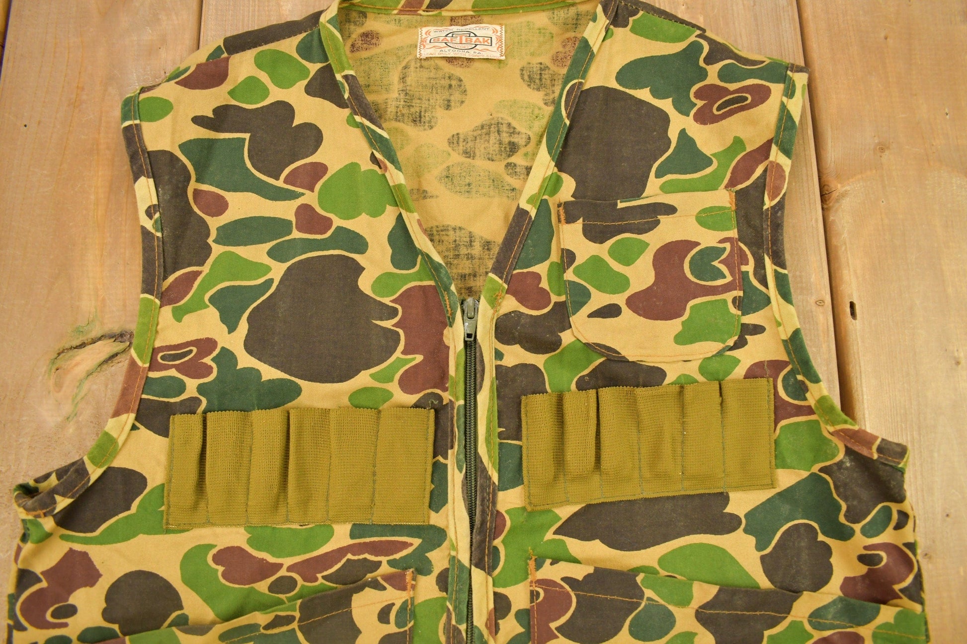 Vintage 1970s Saf T Bak Camo Hunting Vest Men's Medium from propervintagecanada