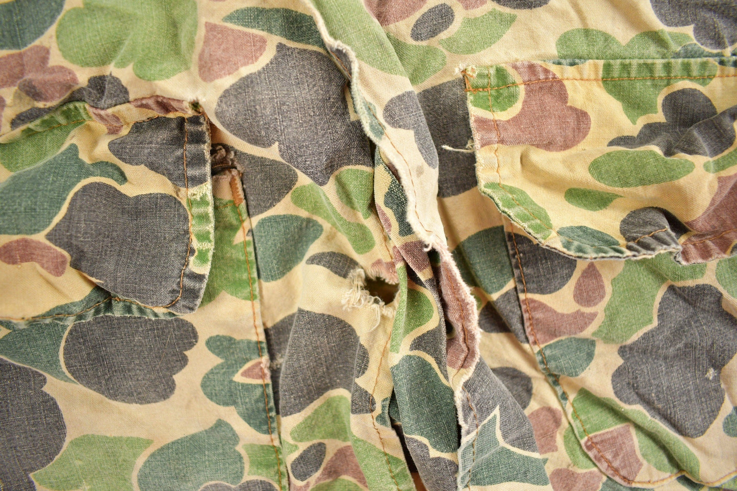 Vintage 1970s Saf T Bak Duck Camo Button Up Men's S-M from propervintagecanada