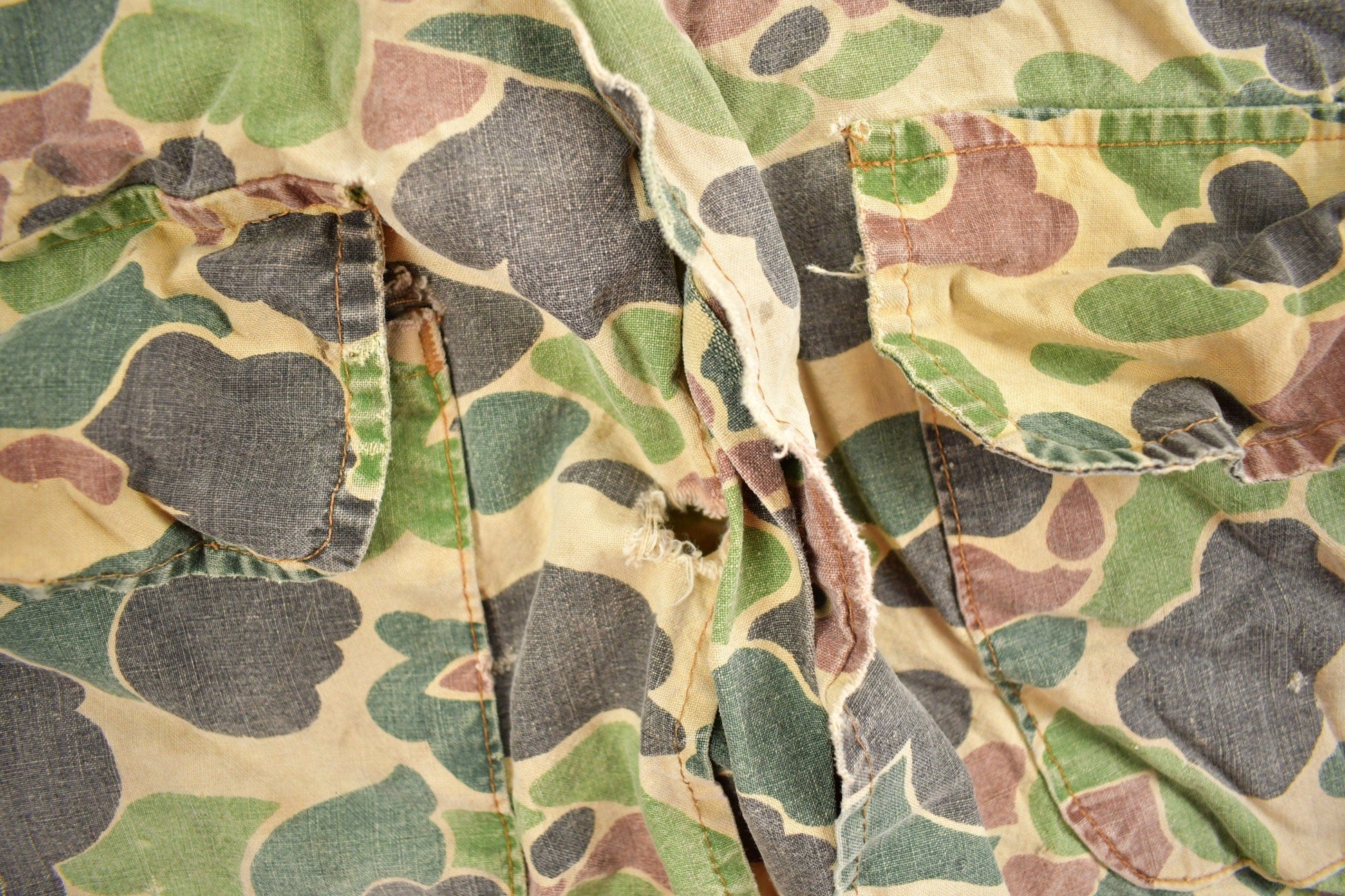 Vintage 1970s Saf T Bak Duck Camo Button Up Men's S-M from propervintagecanada