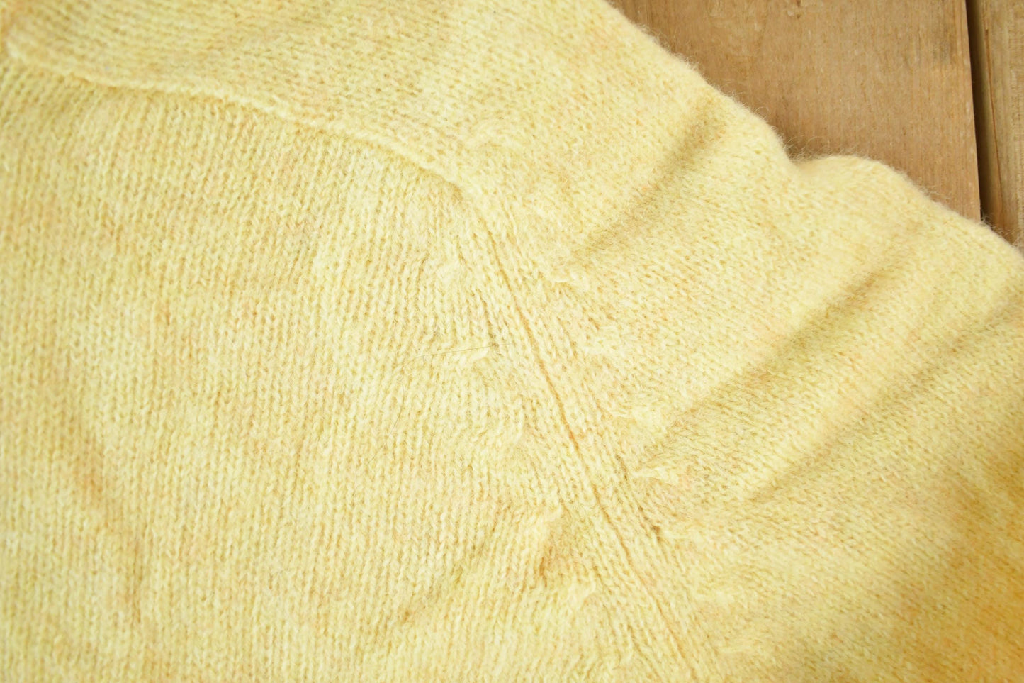 Vintage 1970s Sears The Men's Store Pure Virgin Wool Knit Sweater Mens L from propervintagecanada