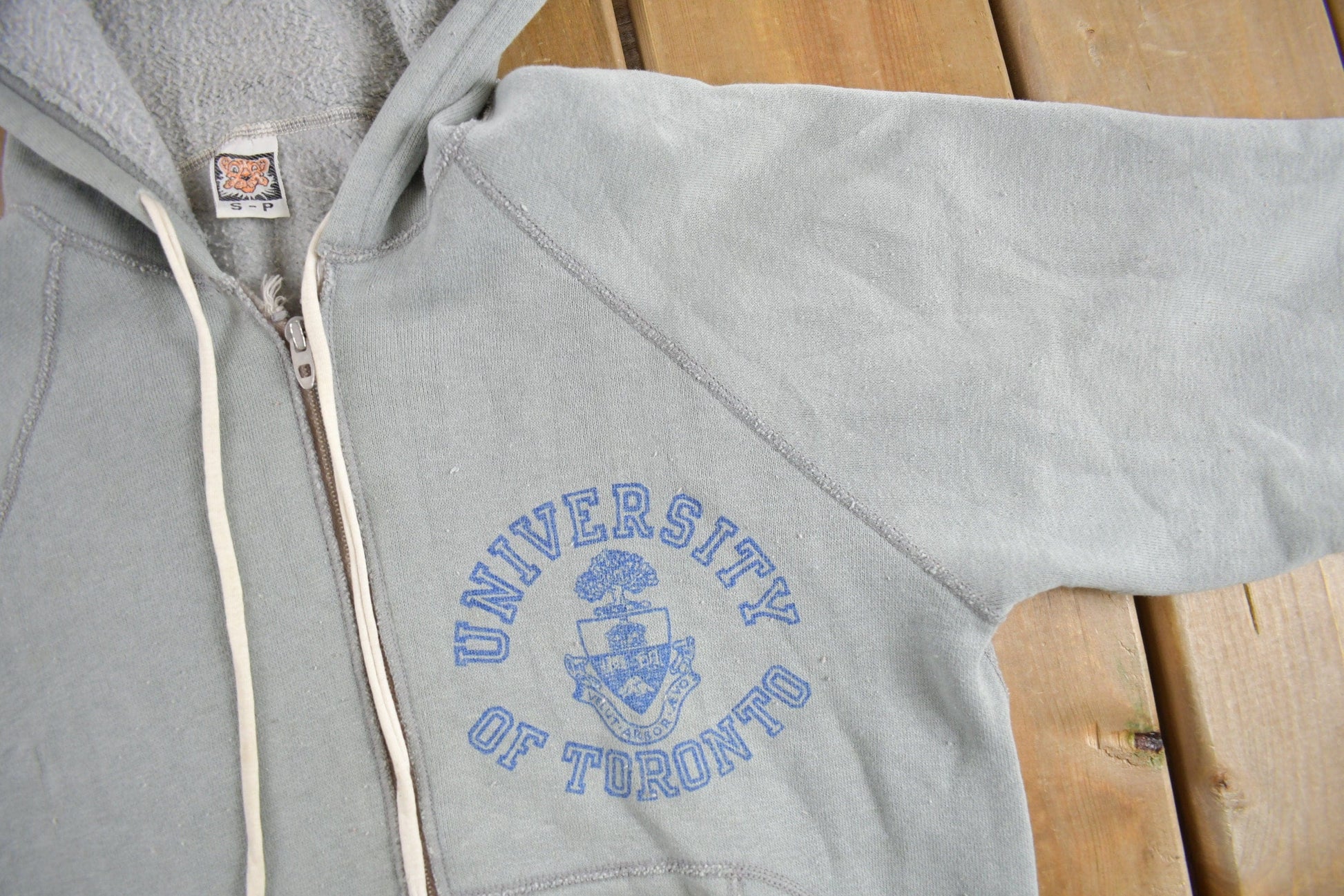 Vintage 1970s University of Toronto Collegiate Zip Up Hoodie Men's XS from propervintagecanada