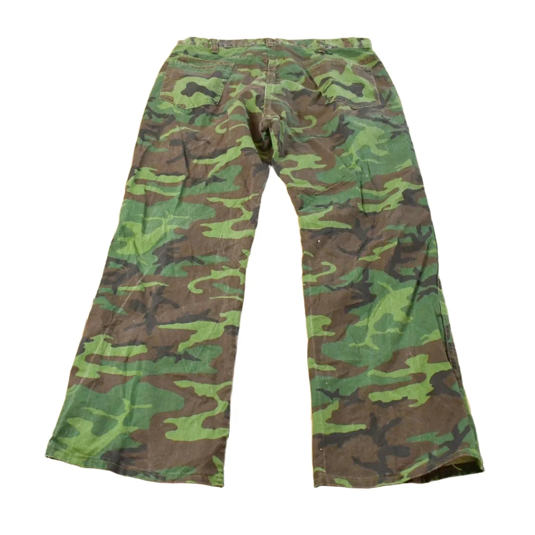 Vintage 1970s Woodland Camouflage Hunting Pants Men's 34 x 28.5 from propervintagecanada