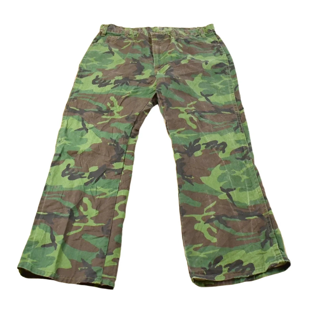 Vintage 1970s Woodland Camouflage Hunting Pants Men's 34 x 28.5 from propervintagecanada