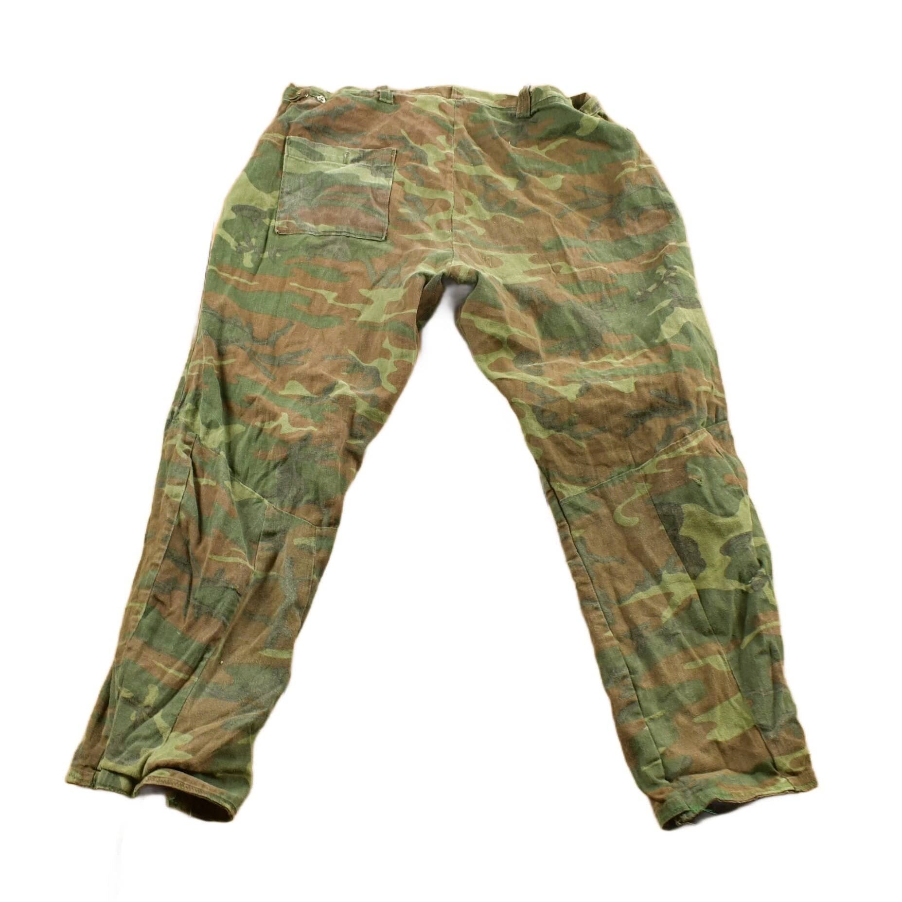 Vintage 1970s Woodland Camouflage Hunting Pants Men's 38 x 27 from propervintagecanada