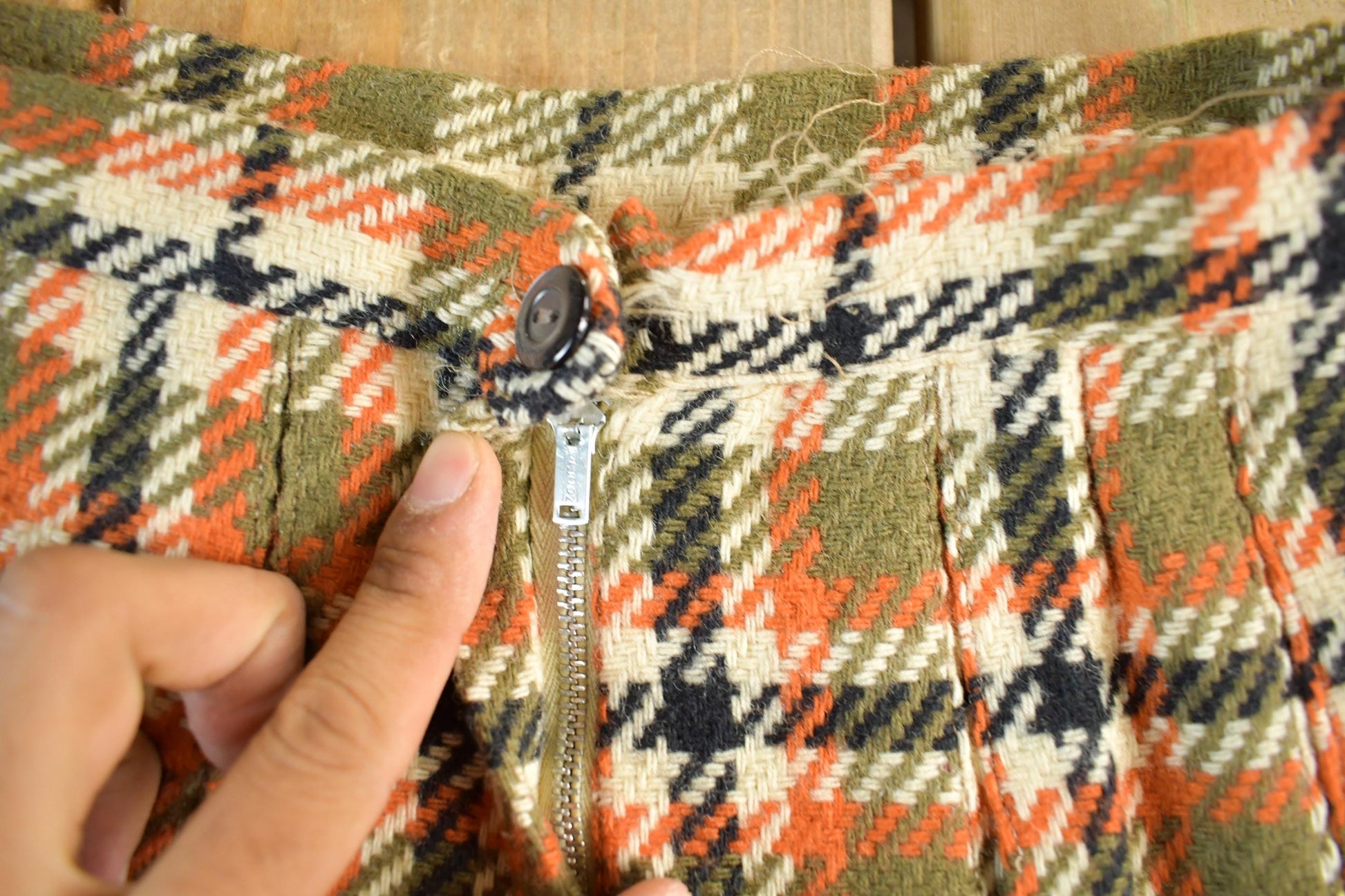 Vintage 1970s Wool Tartan Plaid Skirt Women's 24 from propervintagecanada