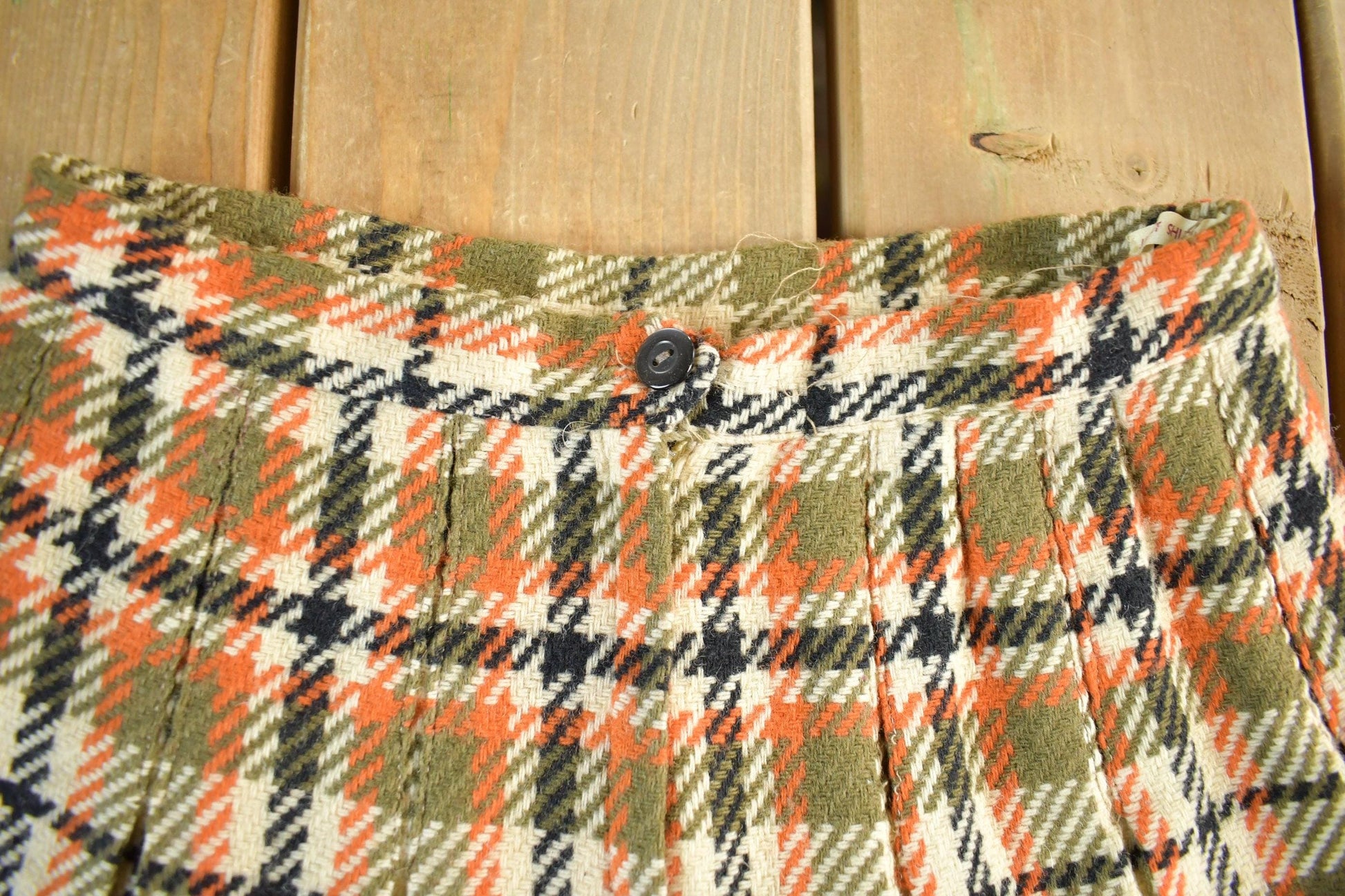 Vintage 1970s Wool Tartan Plaid Skirt Women's 24 from propervintagecanada