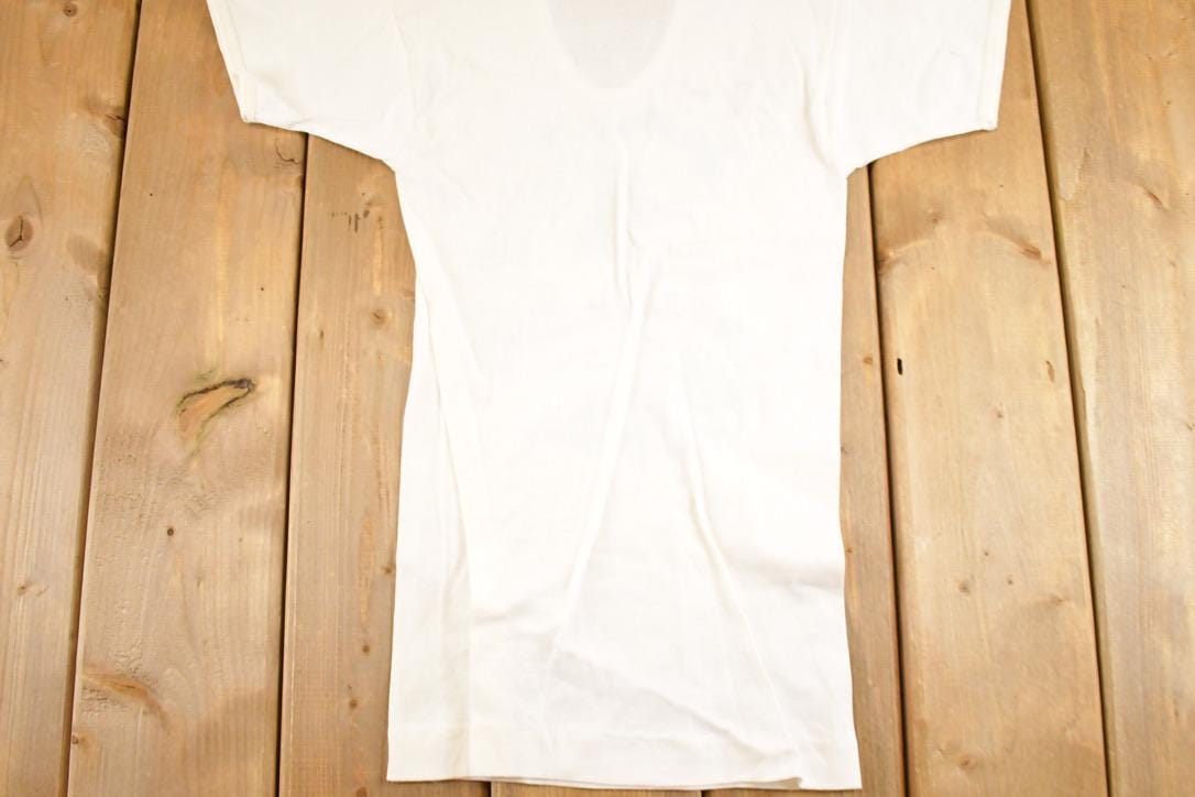 Vintage 1980's Great Wall Of China Souvenir Travel T-Shirt Women's XS from propervintagecanada