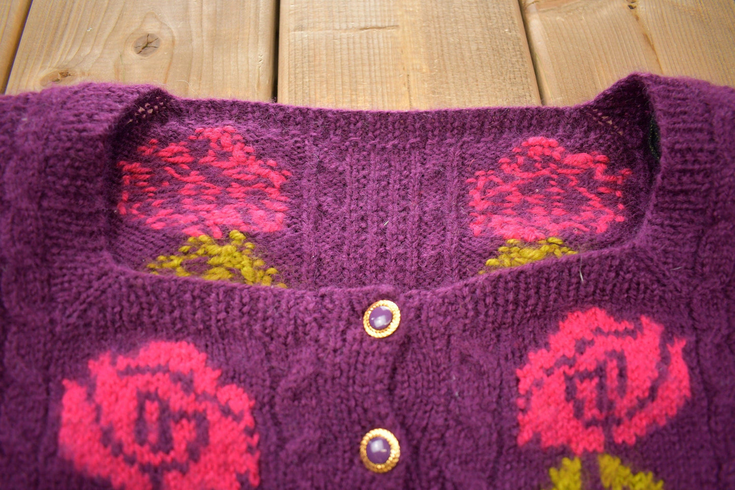 Vintage 1980s 100% Wool Knit Flowers Sweater Men's Small from propervintagecanada