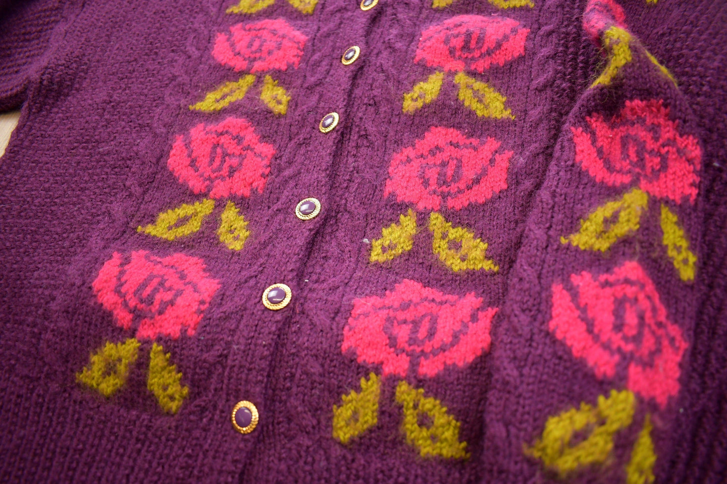 Vintage 1980s 100% Wool Knit Flowers Sweater Men's Small from propervintagecanada