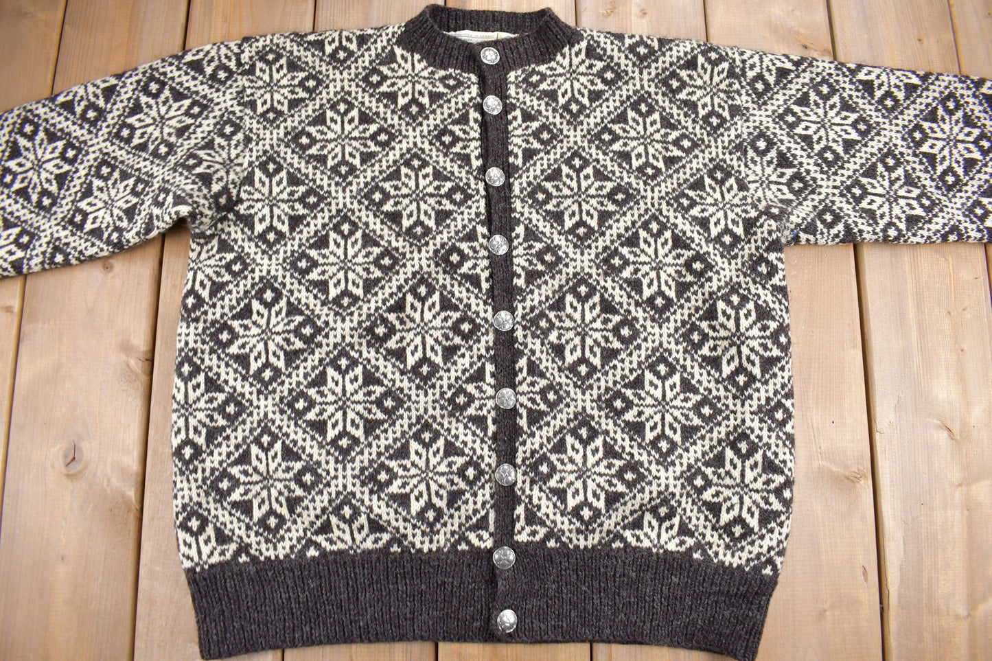 Vintage 1980s 100% Wool Winter Theme Knit Sweater Men's Medium from propervintagecanada
