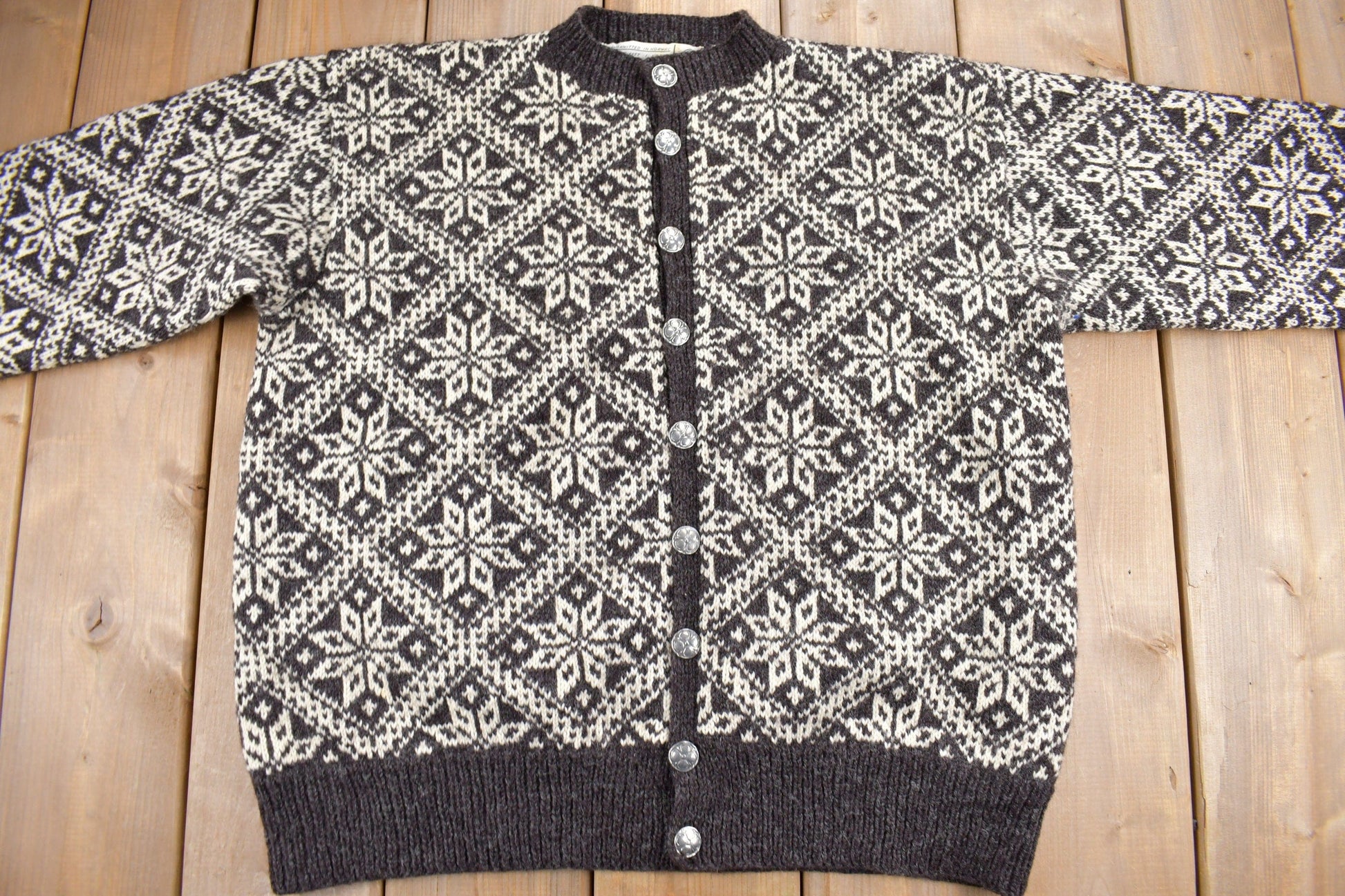 Vintage 1980s 100% Wool Winter Theme Knit Sweater Men's Medium from propervintagecanada