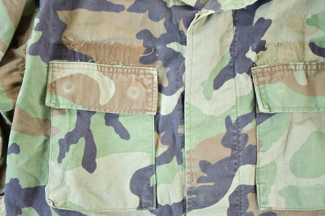 Vintage 1980s Airborne Military Button Up Shirt Mens L from propervintagecanada