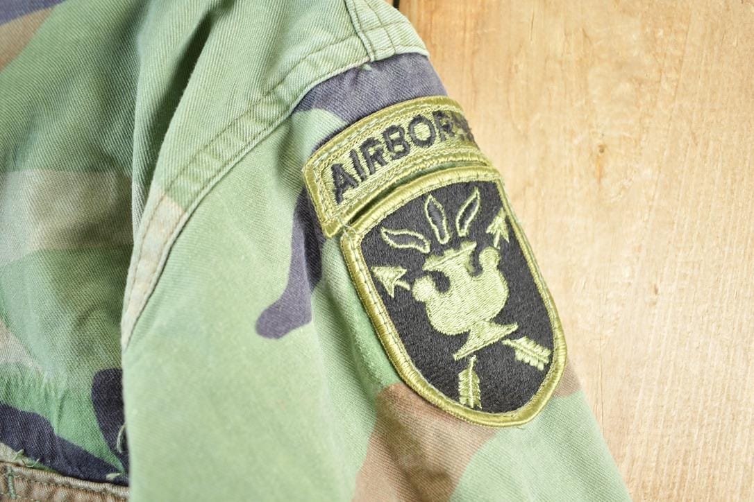 Vintage 1980s Airborne Military Button Up Shirt Mens L from propervintagecanada