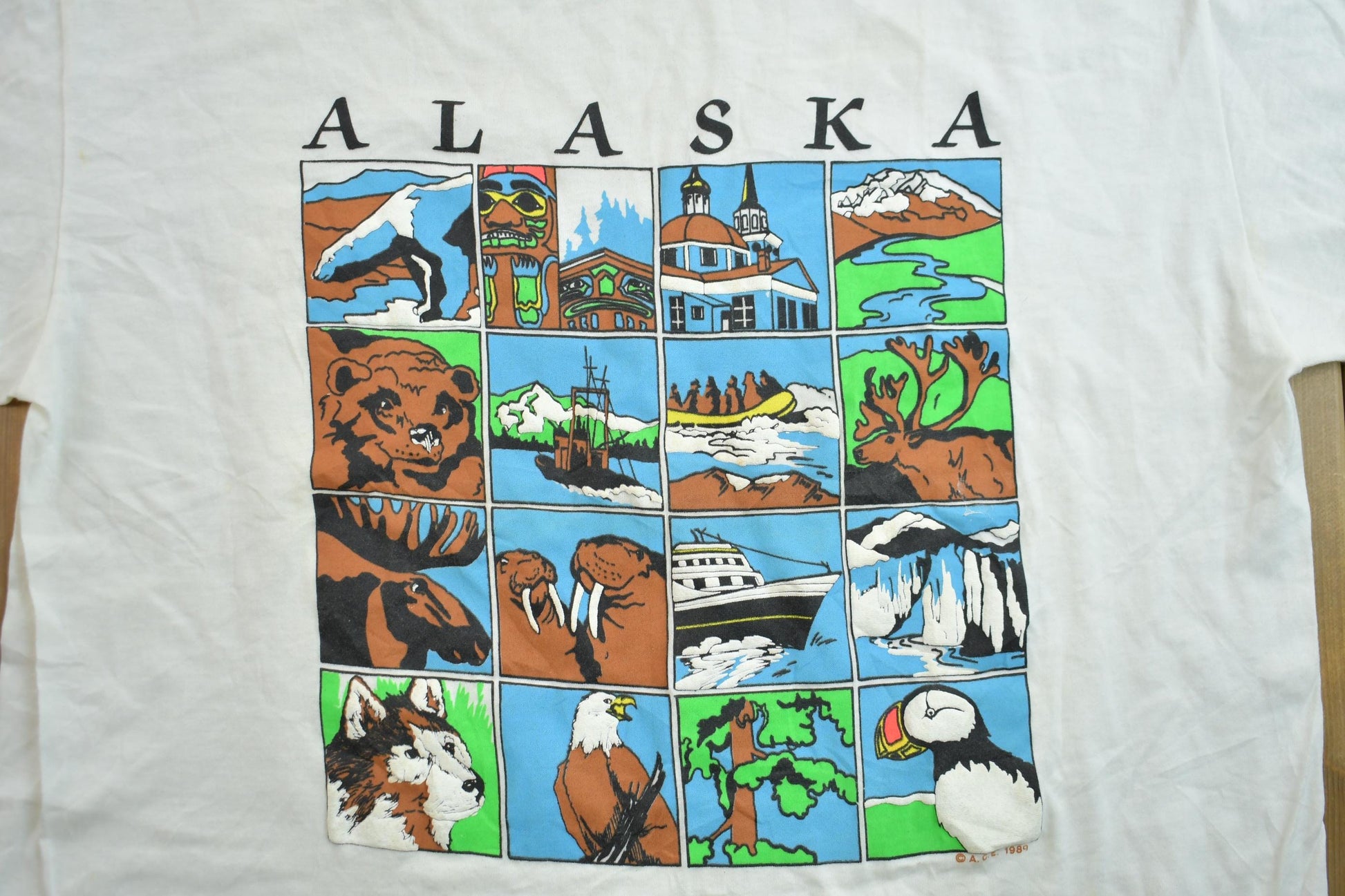 Vintage 1980s Alaska Animal Theme Souvenir T-Shirt Men's Large from propervintagecanada