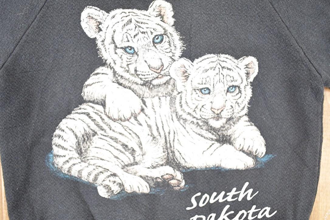 Vintage 1980s Alore South Dakota White Lions Souvenir Travel Sweater Youth 2 from propervintagecanada