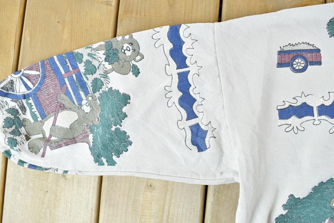 Vintage 1980s AOP Teddy Bear Picnic Crewneck Sweatshirt Women's M from propervintagecanada