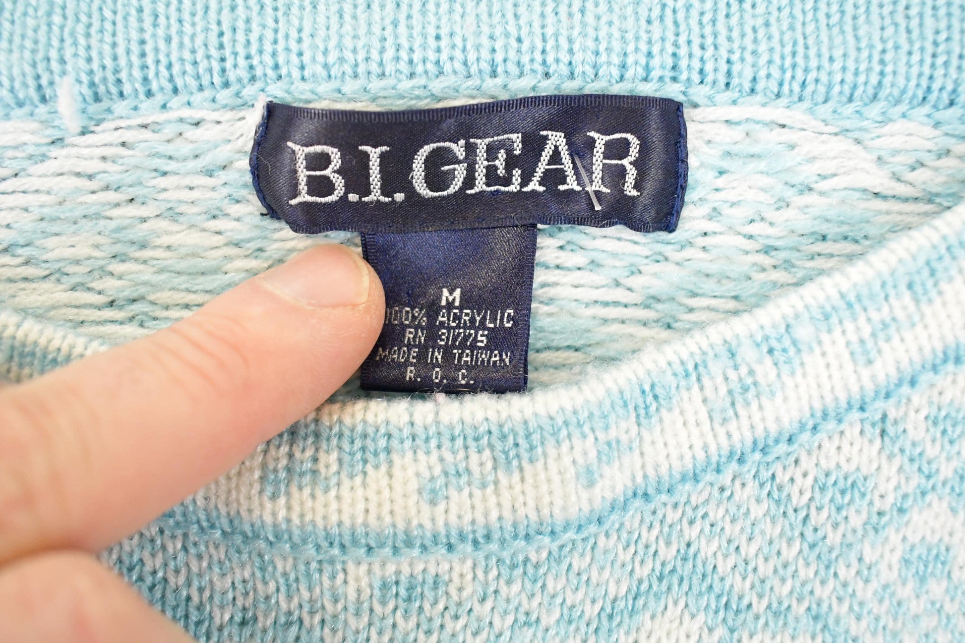 Vintage 1980s B I Gear Abstract Winter Blue Knit Crewneck Sweater Women's S from propervintagecanada
