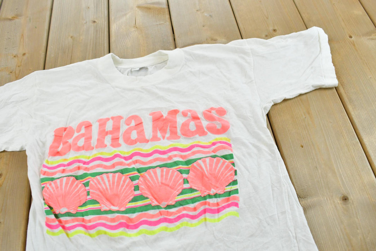 Vintage 1980s Bahamas Shells Souvenir T-Shirt Men's S from propervintagecanada