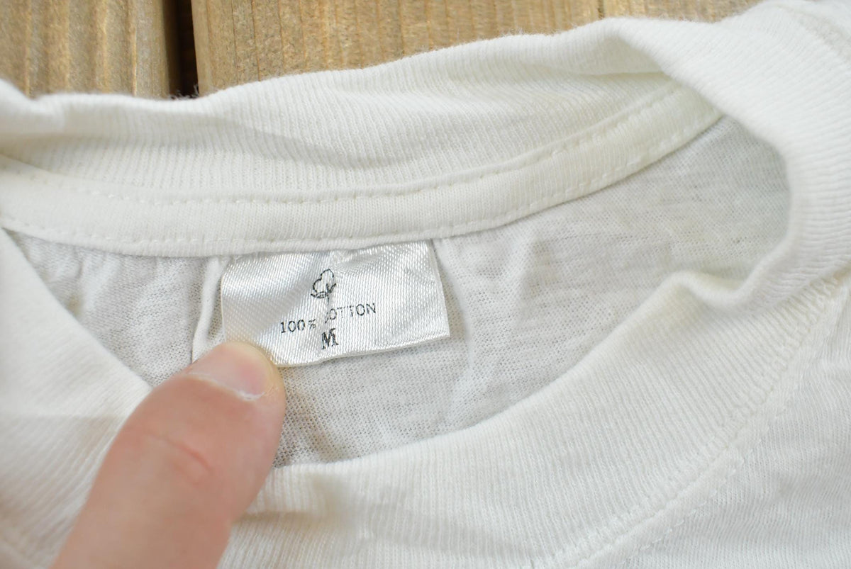 Vintage 1980s Bahamas Shells Souvenir T-Shirt Men's S from propervintagecanada