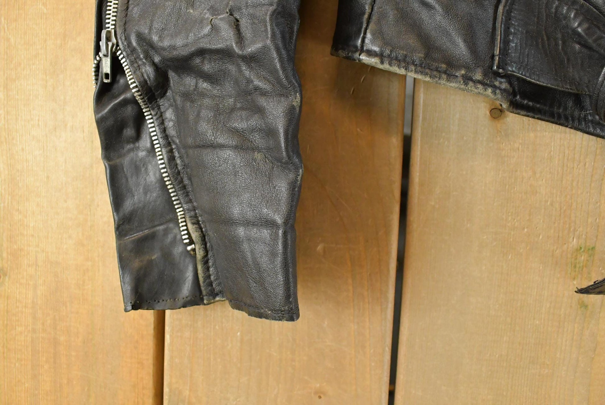 Vintage 1980s Biker Motorcycle Leather Jacket Men's Medium from propervintagecanada