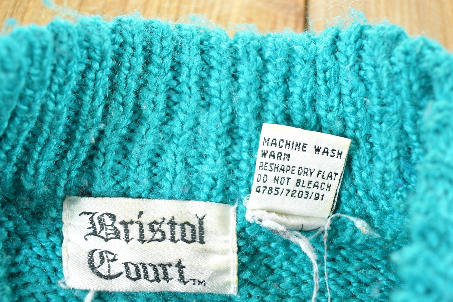 Vintage 1980s Bristol Court Cable Knit Crewneck Sweater Womens M-L from propervintagecanada