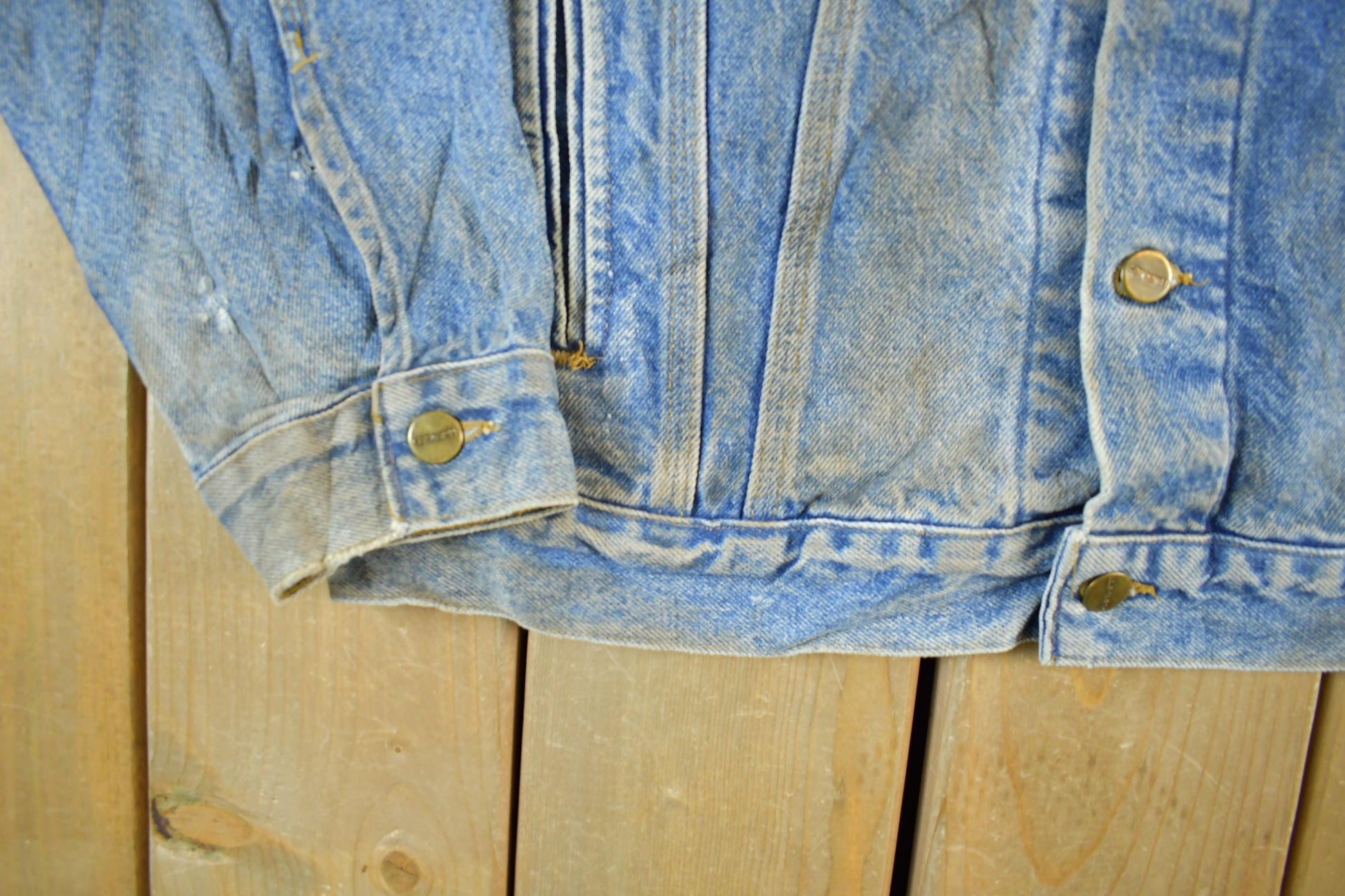 Vintage 1980s Carhartt Distressed Denim Trucker Work Jacket Men's Large from propervintagecanada