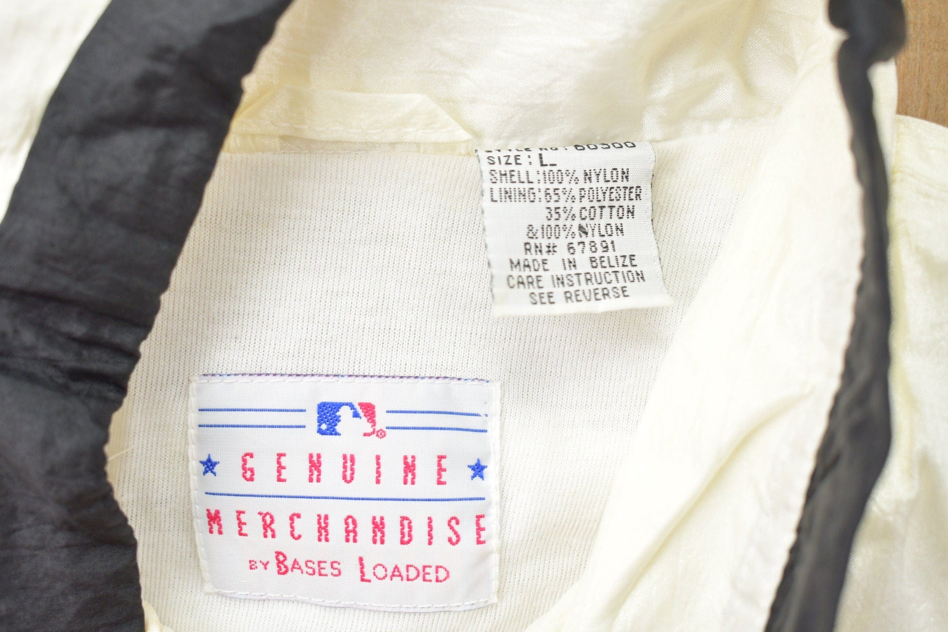 Vintage 1980s Chicago White Sox MLB Windbreaker Jacket Women's L from propervintagecanada