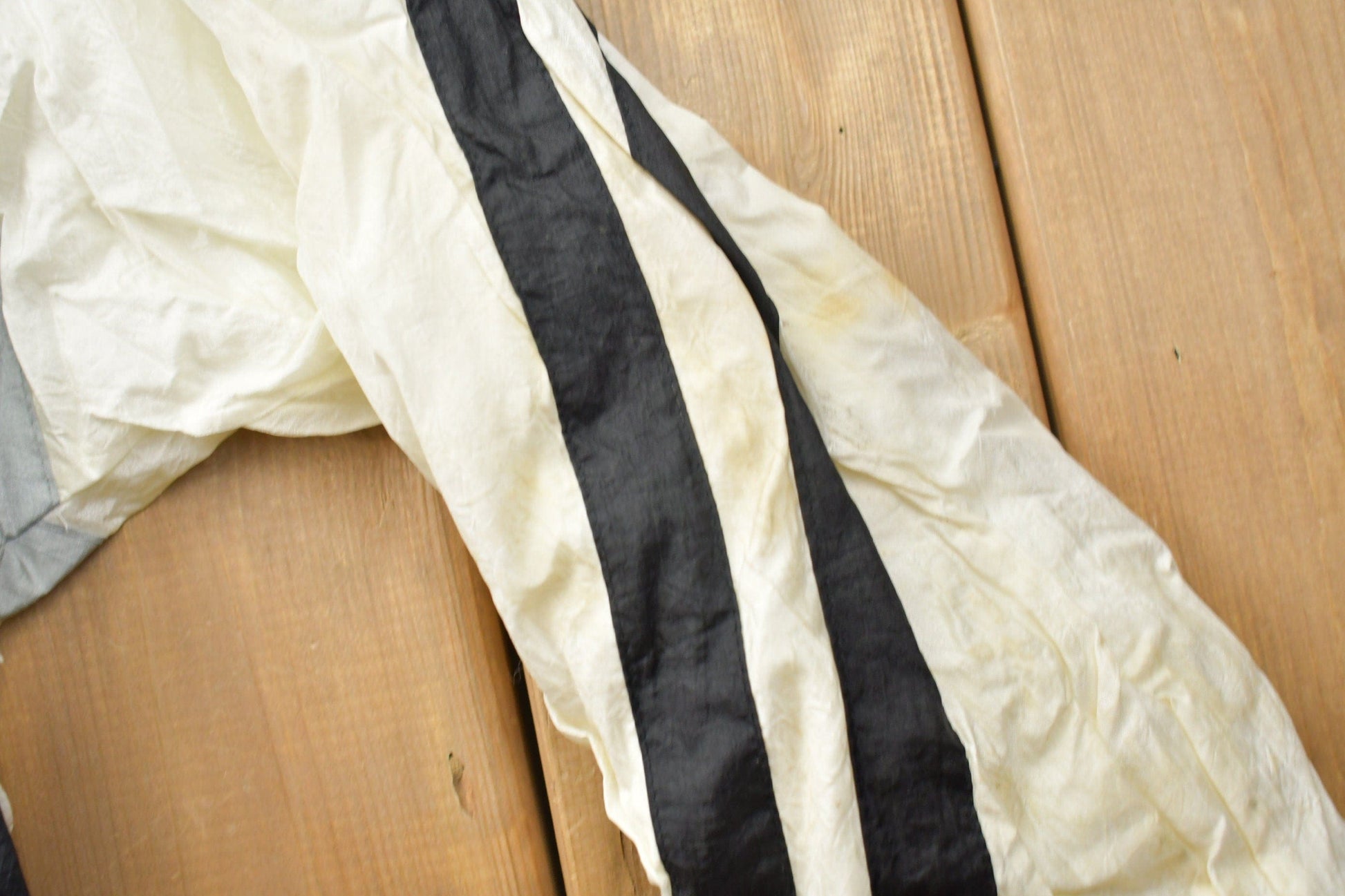 Vintage 1980s Chicago White Sox MLB Windbreaker Jacket Women's L from propervintagecanada