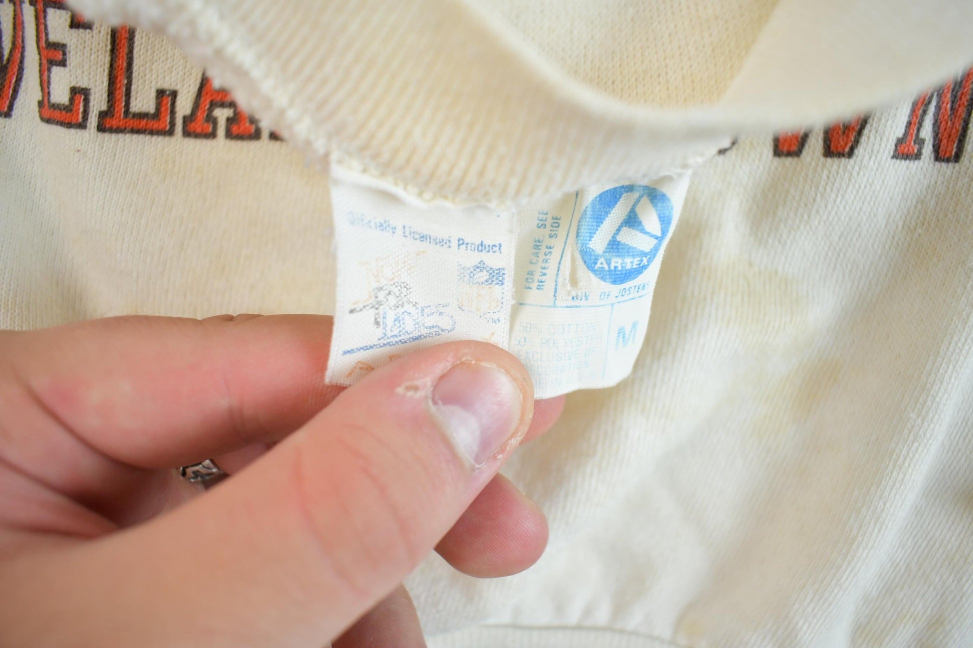 Vintage 1980s Cleveland Browns - "Love Them Dawgs" NFL Football Crewneck Sweatshirt Men's Small from propervintagecanada