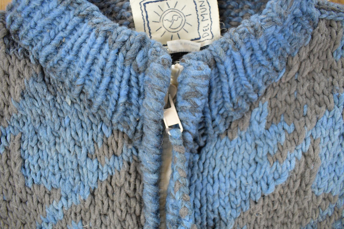 Vintage 1980s Del Mundo Wool Hand Knit Full Zip Sweater Men's Large from propervintagecanada