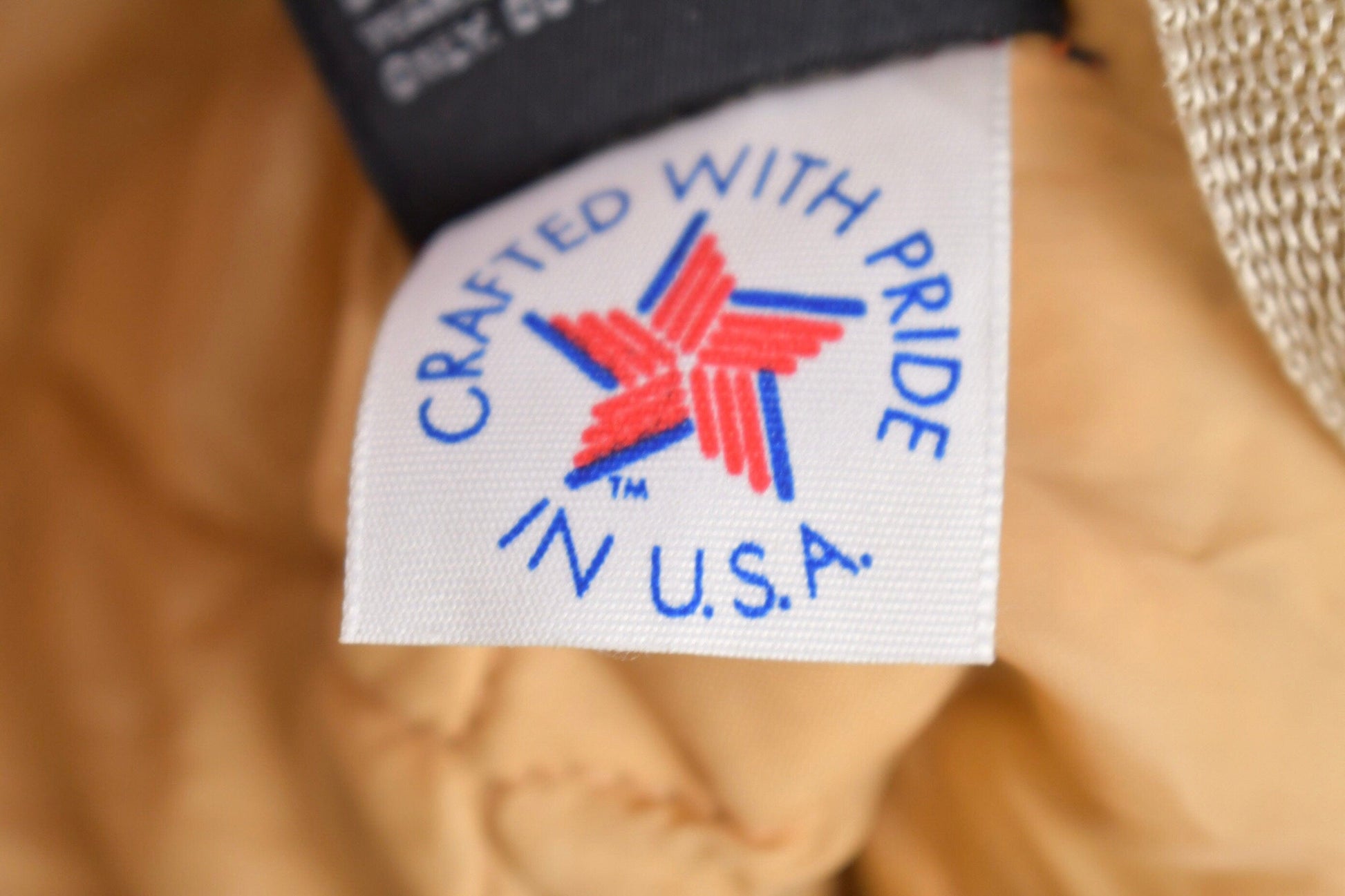 Vintage 1980s Duck Camo Hunting Jacket Men's Large from propervintagecanada